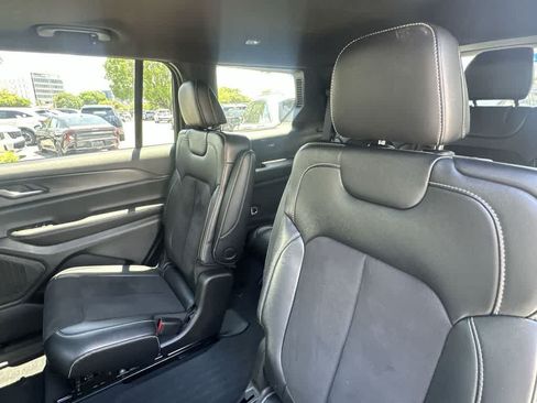 Used 2024 Jeep Grand Cherokee L Altitude RWD image 15