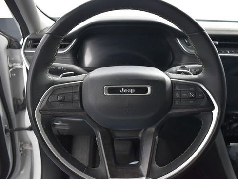 Used 2023 Jeep Grand Cherokee Limited w/ Black Appearance Package image 17