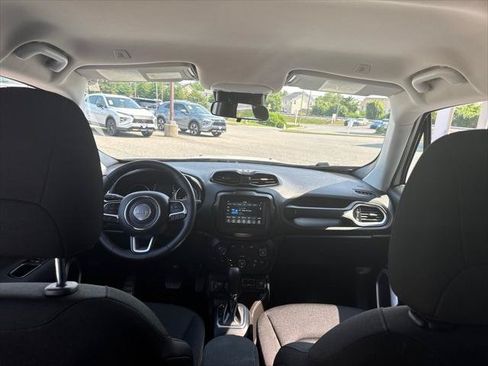 Used 2020 Jeep Renegade Latitude w/ Cold Weather Group AWD/4WD image 26