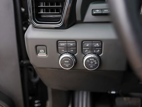 Used 2025 GMC Sierra 2500 AT4X AWD/4WD image 18