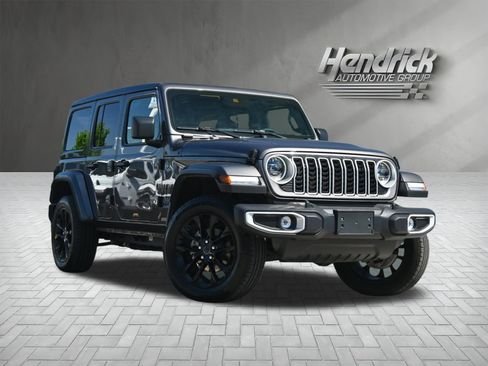 Used 2025 Jeep Wrangler Unlimited Sahara w/ Safety Group AWD/4WD image 2