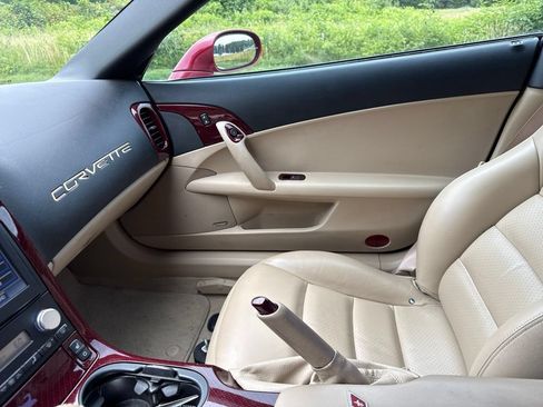 Used 2005 Chevrolet Corvette Coupe w/ Preferred Equipment Group RWD image 24