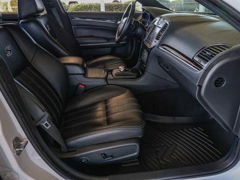 Used 2019 Chrysler 300 S image 27