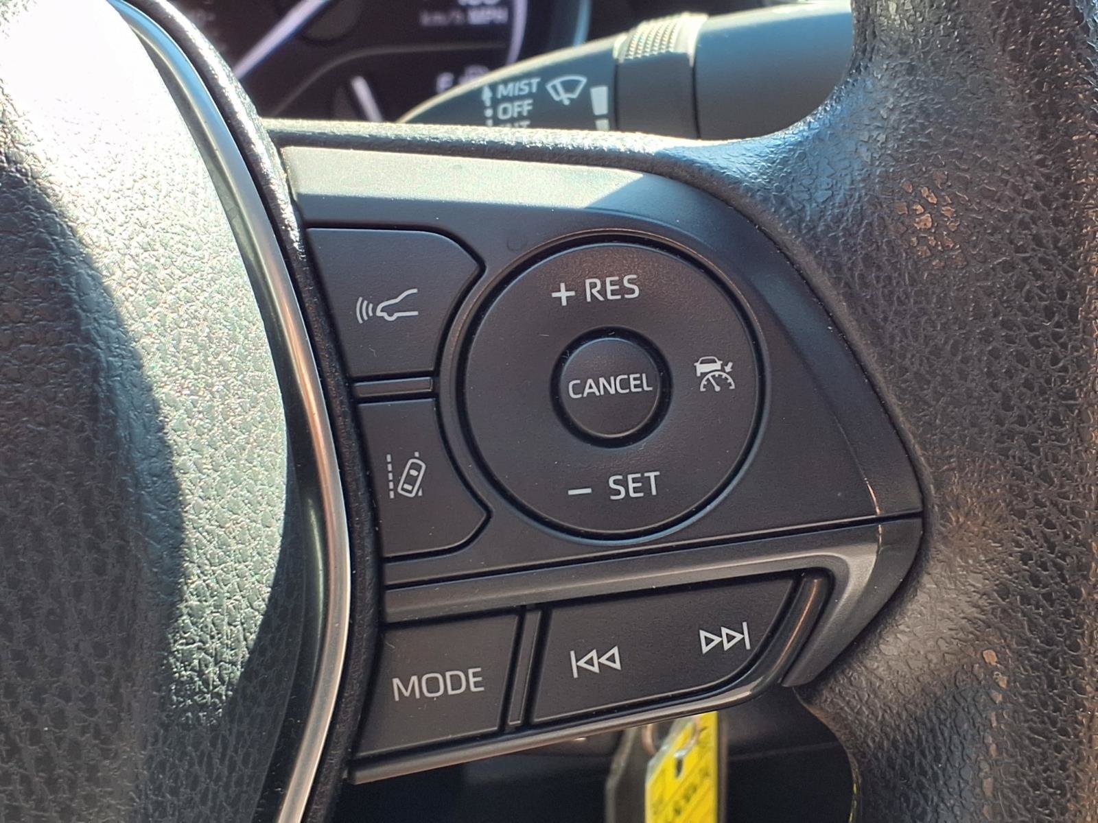Used 2020 Toyota Camry LE FWD image 27