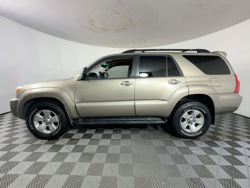 Used 2006 Toyota 4Runner SR5 image 2