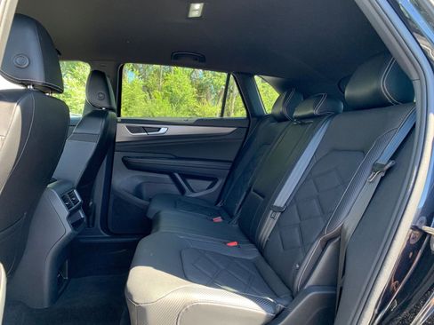 Used 2024 Volkswagen Atlas Cross Sport SE image 25