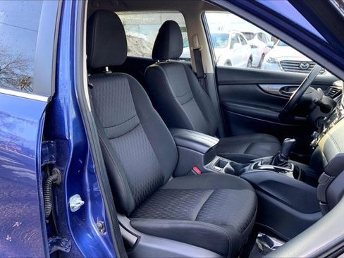 Used 2018 Nissan Rogue SV image 6