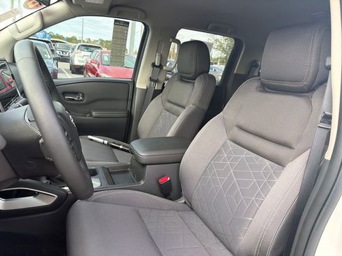 Certified 2025 Nissan Frontier SV w/ SV Convenience Package image 15