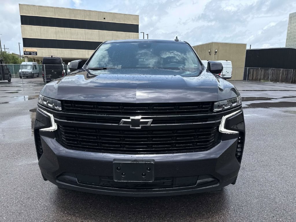 Used 2024 Chevrolet Suburban RST RWD image 2