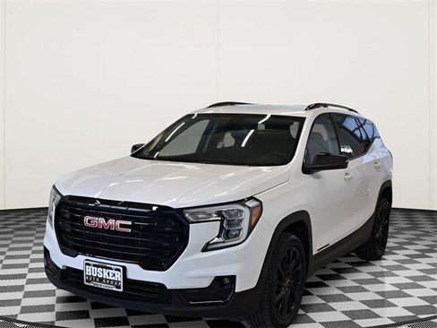 Used 2024 GMC Terrain SLT w/ Elevation Edition image 9