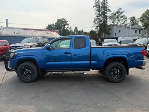 Used 2016 Toyota Tacoma SR5 w/ Towing Package AWD/4WD image 10