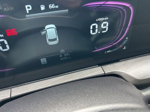 Certified 2025 Kia Telluride AWD image 17