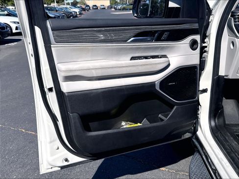 Used 2022 Jeep Wagoneer Series III AWD/4WD image 23