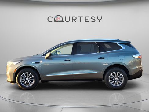 Used 2023 Buick Enclave Essence image 2