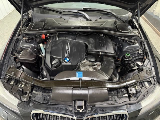 Used 2011 BMW 335i xDrive Sedan AWD/4WD image 25