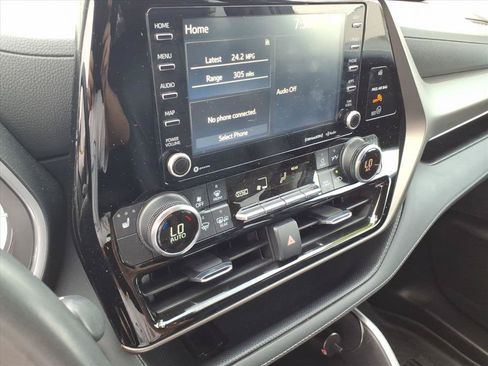 Used 2022 Toyota Highlander XLE AWD/4WD image 33