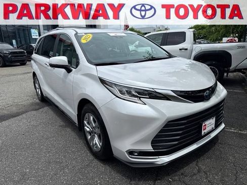 Certified 2025 Toyota Sienna Limited AWD/4WD image 1
