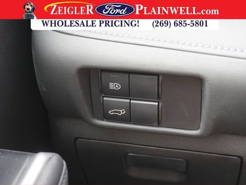 Used 2023 Toyota Highlander XLE image 32