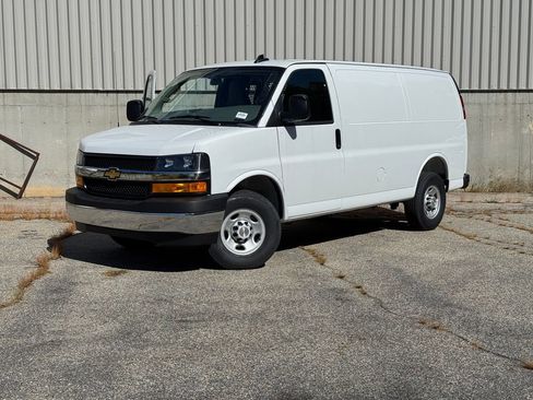 New 2025 Chevrolet Express 2500 Work Van w/ Driver Convenience Package image 2