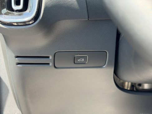 Certified 2023 Volvo XC40 Recharge Ultimate w/ Protection Package Premier AWD/4WD image 18