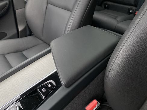 Used 2025 Volvo XC60 B5 Plus image 35