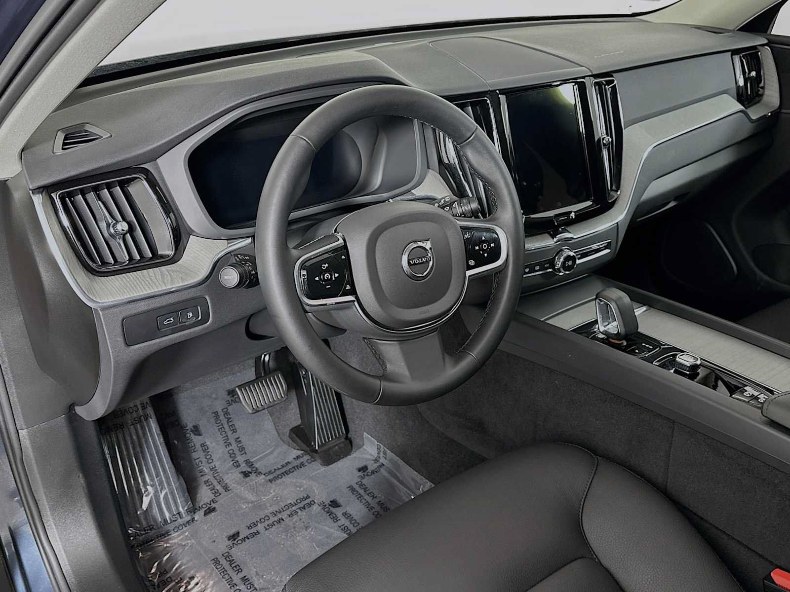 Certified 2025 Volvo XC60 T8 Plus w/ Protection Package Premier AWD/4WD image 9