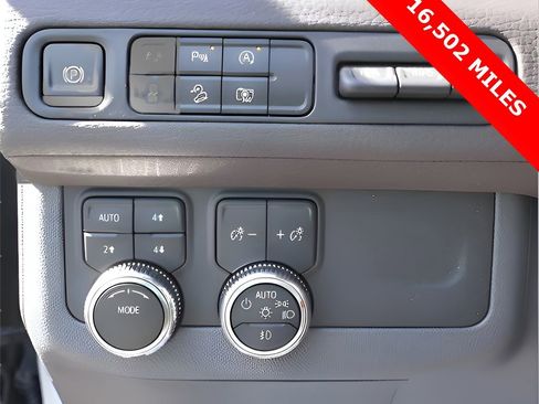 Used 2024 GMC Yukon Denali image 41