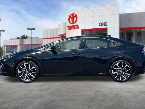 Used 2025 Toyota Prius Plug-In Hybrid FWD image 8