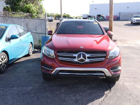 Used 2019 Mercedes-Benz GLC 300 w/ Parking Assistance Package image 3