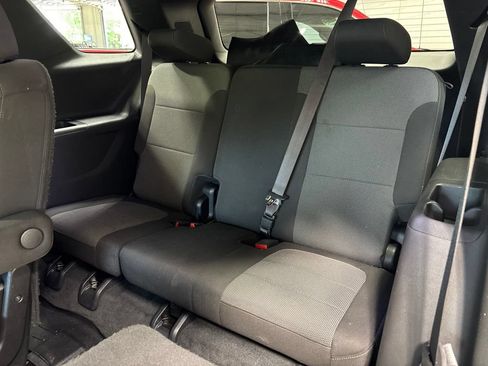 Used 2023 Chevrolet Traverse LT AWD/4WD image 35