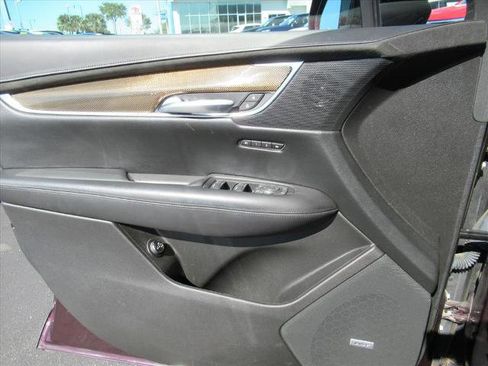 Used 2018 Cadillac XT5 Platinum w/ Driver Assist Package image 19