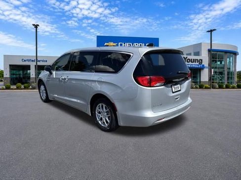 Used 2023 Chrysler Voyager LX FWD image 5