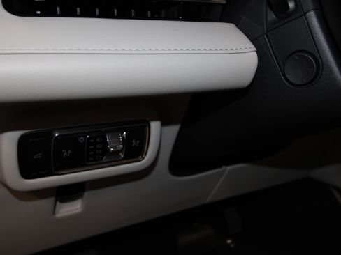 New 2026 Lincoln Nautilus Reserve image 9