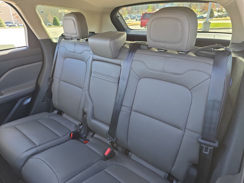 New 2026 Lincoln Corsair Premiere image 14