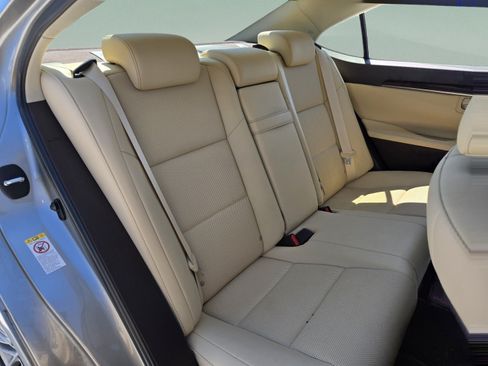 Used 2016 Lexus ES 350 w/ Premium Package w/Wood Trim FWD image 24