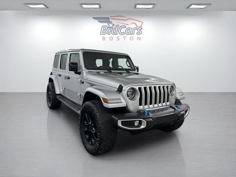 Used 2023 Jeep Wrangler Unlimited Sahara w/ Cold Weather Group AWD/4WD image 3