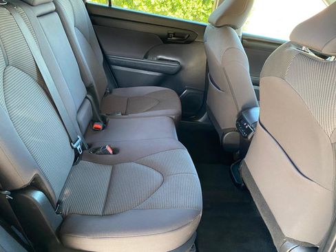 Used 2024 Toyota Highlander LE FWD image 70