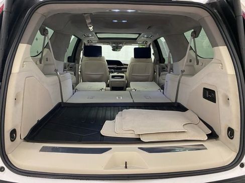 Used 2023 Cadillac Escalade ESV Premium Luxury Platinum image 25