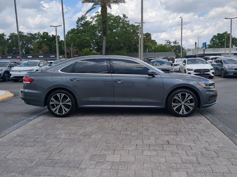 Certified 2022 Volkswagen Passat 2.0T SE FWD image 3