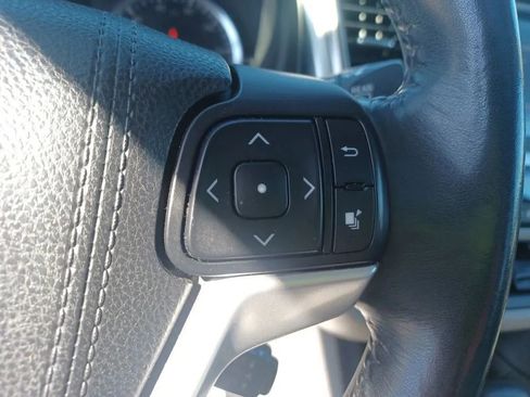 Used 2015 Toyota Highlander XLE image 17