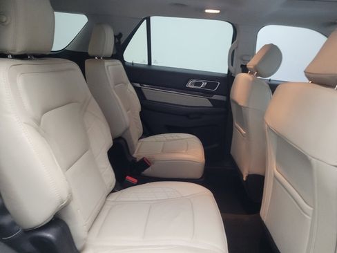 Used 2017 Ford Explorer Platinum image 19