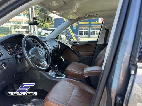 Used 2018 Volkswagen Tiguan Limited w/ Premium Package image 14