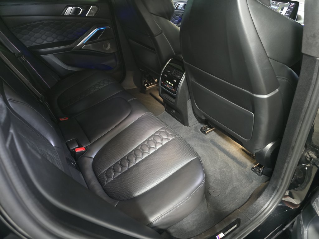 Used 2021 BMW X6 M w/ Competition Package AWD/4WD image 16