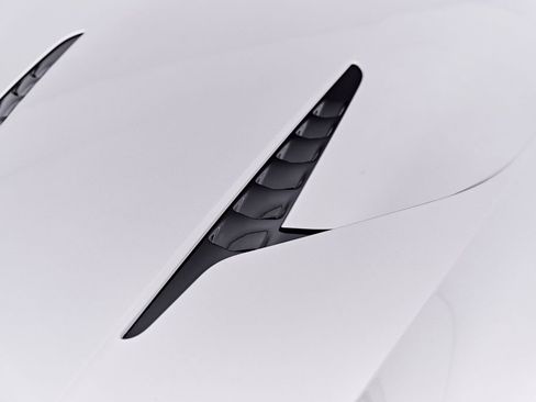 Used 2025 Aston Martin Vanquish RWD image 22