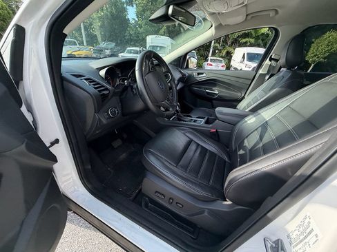 Used 2018 Ford Escape Titanium w/ Ford Safe & Smart Package FWD image 10