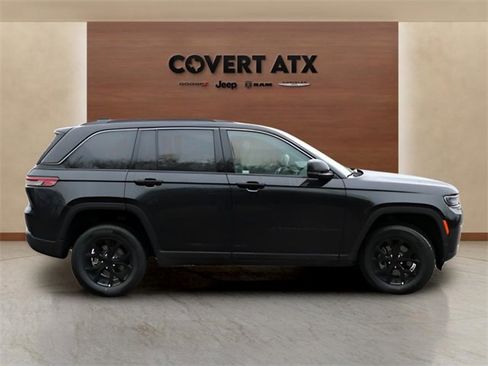 New 2026 Jeep Grand Cherokee Altitude image 6