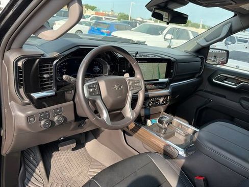 Used 2023 Chevrolet Silverado 1500 LT Trail Boss w/ LPO, Dark Essentials Package AWD/4WD image 13