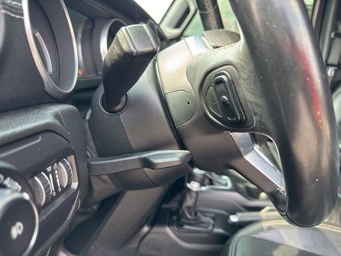 Used 2018 Jeep Wrangler Unlimited Sahara AWD/4WD image 46