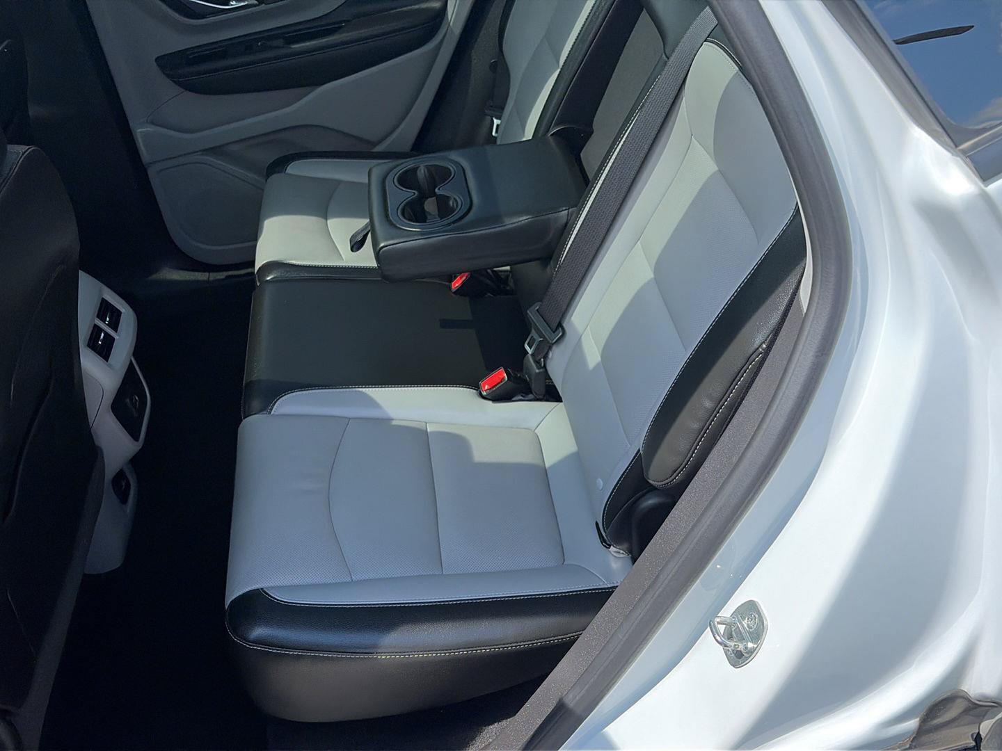 Used 2022 GMC Terrain SLT w/ Infotainment Package II FWD image 12