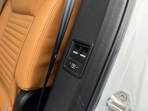 Used 2018 Land Rover Discovery HSE AWD/4WD image 24